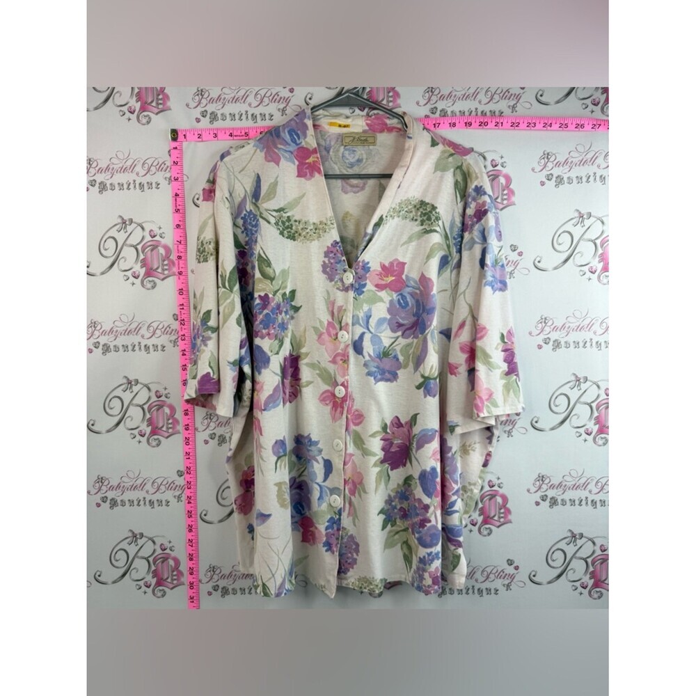 J Daniels shirt vintage Cream Floral Button-Front Top with Pink & Purple Blooms